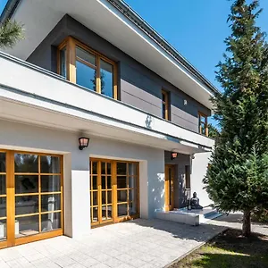 https://serenity-prague-villa-with-garden-jacuzzi.praguehotelsweb.com